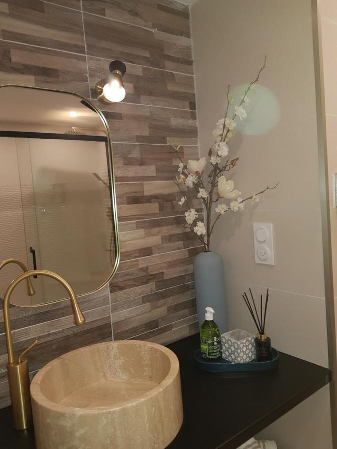 Le J&J Appartement Spacieux Climatise En Centre Ville Сет Екстериор снимка