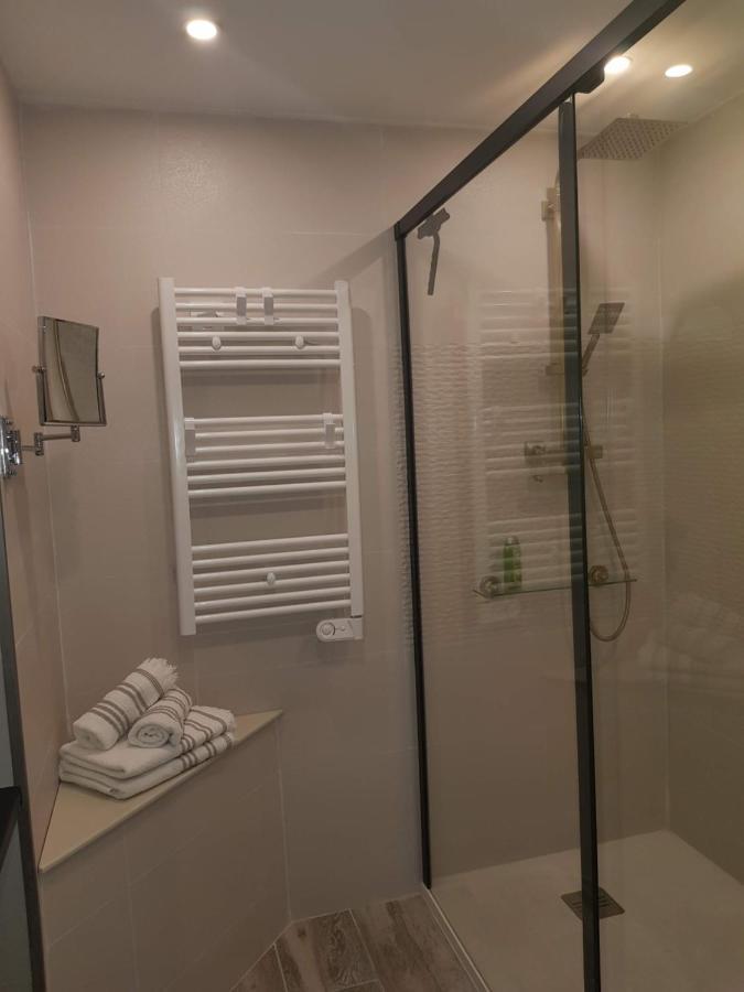 Le J&J Appartement Spacieux Climatise En Centre Ville Сет Екстериор снимка