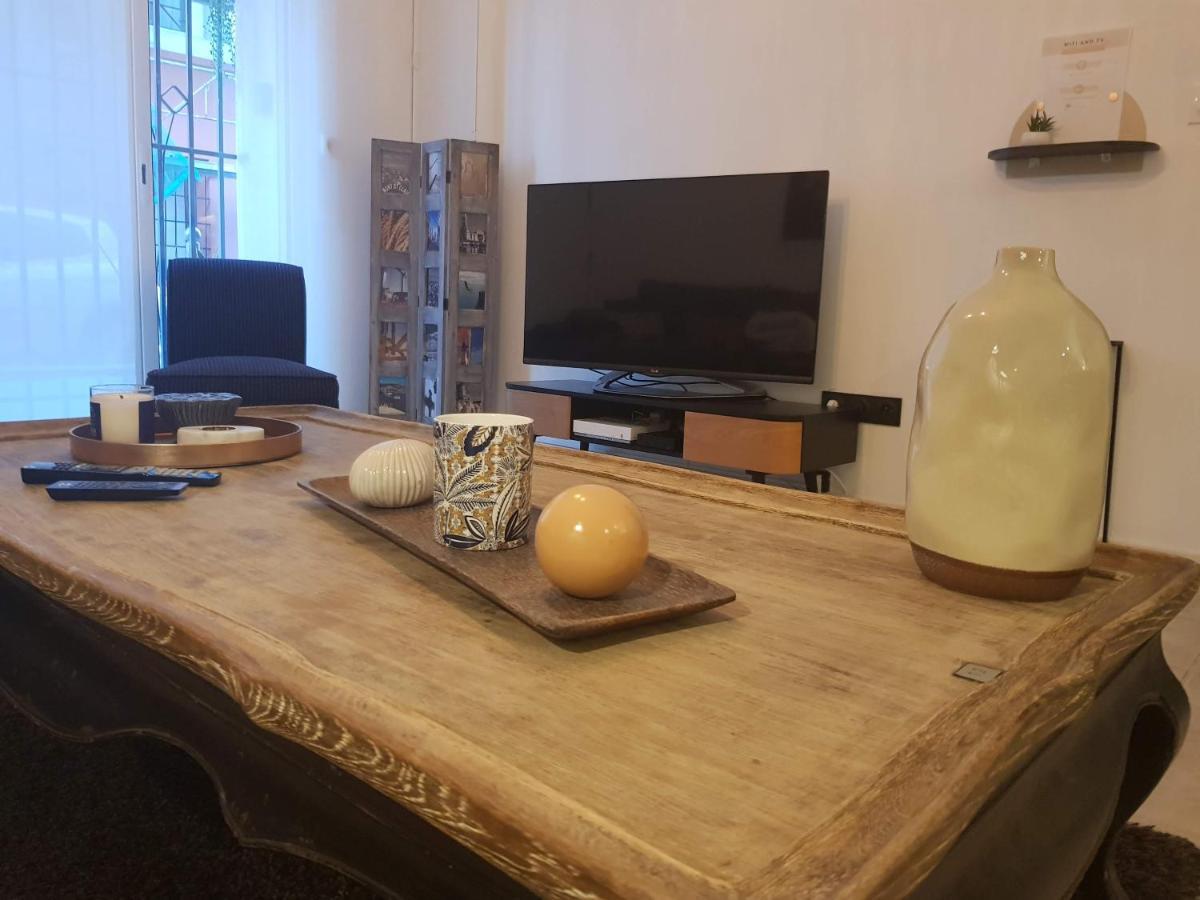 Le J&J Appartement Spacieux Climatise En Centre Ville Сет Екстериор снимка